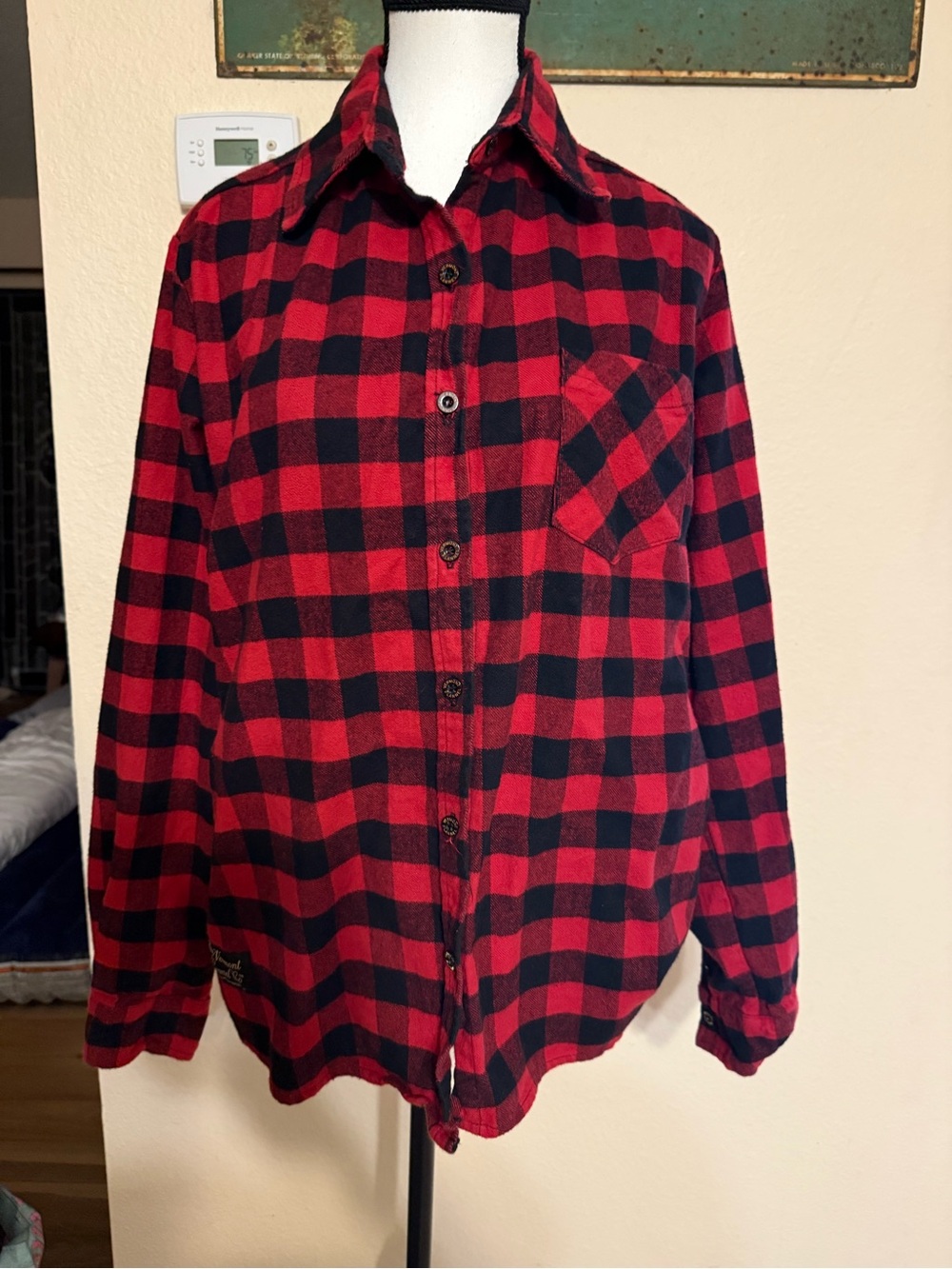 The Vermont Flannel Co Red Black Buffalo Plaid Fitted Button Down Shirt Unisex L